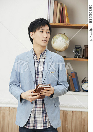 若い男性 65659899