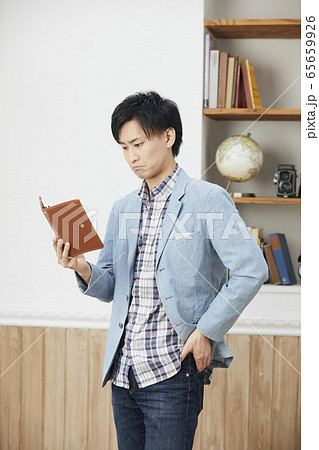 若い男性 若い男性 65659926