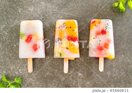 mix fruits ice cream 65660611