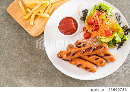 grilled sausage with vegetable 65660786