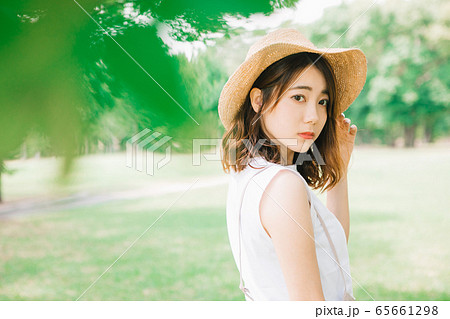 若い女性の夏イメージ 若い女性の夏イメージ 65661298