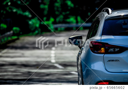 車のある風景 65665602