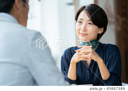 カフェ 打ち合わせ ミーティング カフェ 打ち合わせ ミーティング 65667389