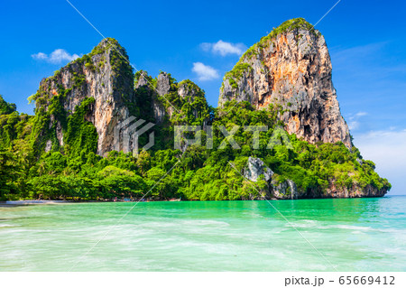 Clear water beach in Thailand 65669412