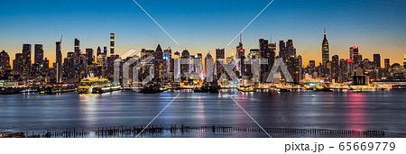 ニューヨーク・マンハッタンの大パノラマ　夜明け 65669779