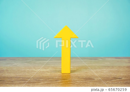 上昇を表す矢印 65670259