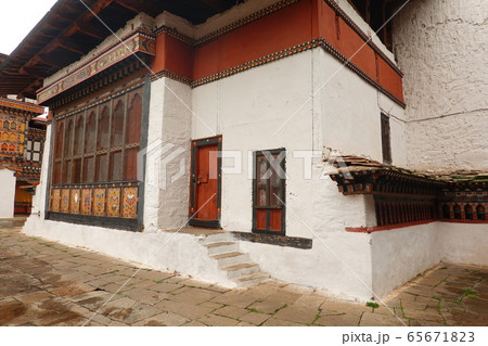 ブータンの城・寺院（パロゾン、リンプンゾン） 65671823