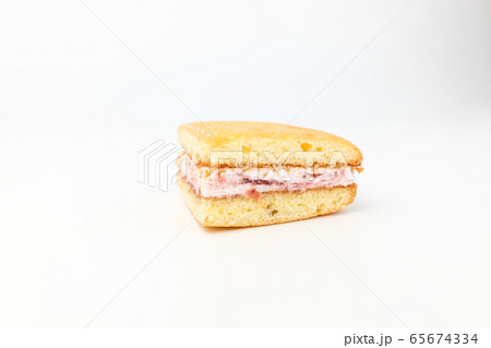 イチゴ クリーム パン 65674334