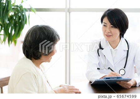 医師 女性 ミドル 医師 女性 ミドル 65674599