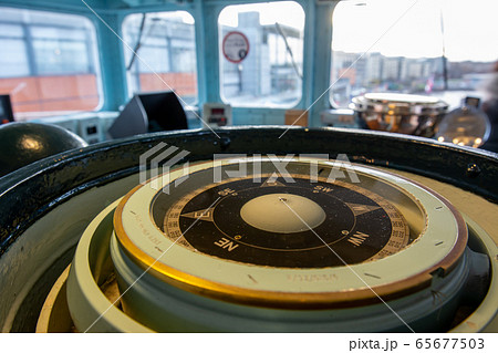 アンティークな羅針盤の写真素材