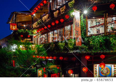 The famous old teahouse in Jiufen at dusk, Taiwan 65678653