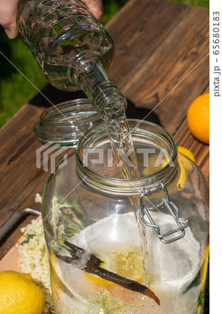 Pour the vodka into the big jar with the 65680183