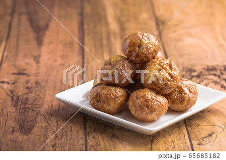 素揚げのジャガイモ 65685182