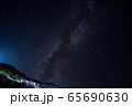 富士登山者と天の川 65690630