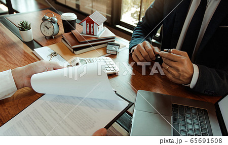 Customers buying houses are negotiating about the Customers buying houses are negotiating about the 65691608