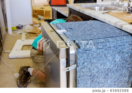 Plumber repair the household dishwasher machine in 65692088