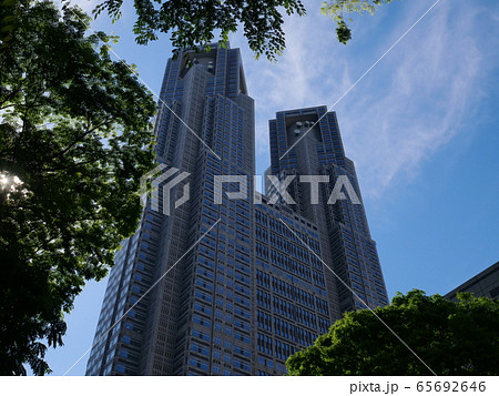 東京西新宿の東京都庁ビル 65692646