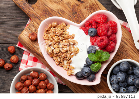 Healthy breakfast with granola, yogurt and berries Healthy breakfast with granola, yogurt and berries 65697113