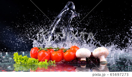 Red tomato cherry, mushrooms and green fresh salad 65697273