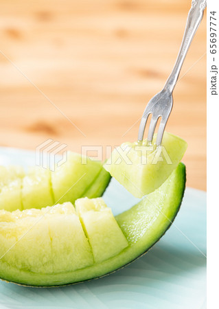 切り分けたアンデスメロン 65697774