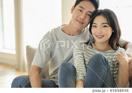 カップル 新婚 夫婦 65698646