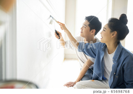 カップル 夫婦 新婚 65698768