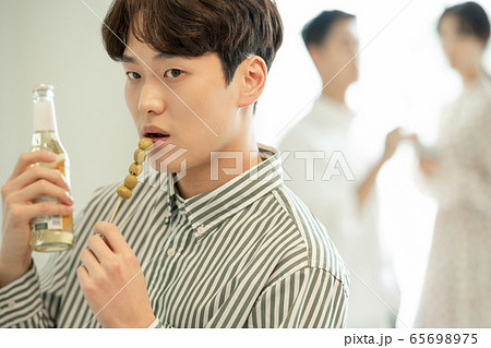 男 男性 男の子 65698975