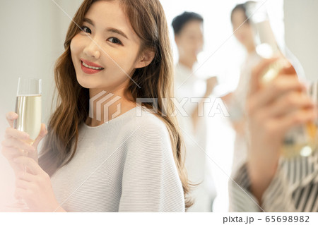 女性 女 女の子 65698982