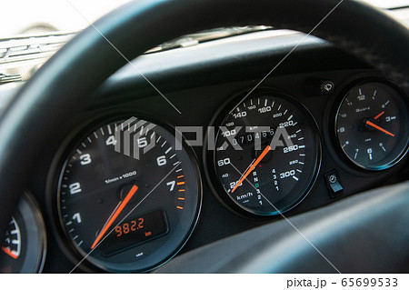 スポーツカーのメーター 65699533