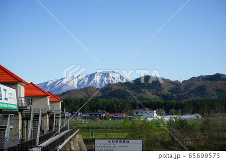 早朝の鹿妻穴堰頭首工と周辺水辺公園 早朝の鹿妻穴堰頭首工と周辺水辺公園 65699575