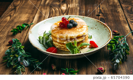 Appetizing sweet breakfast pancakes with berries 65704390