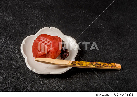 うめぼし Japanese pickles of sour plums (Umeboshi) うめぼし Japanese pickles of sour plums (Umeboshi) 65707332