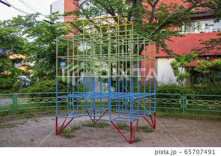 公園の遊具／ジャングルジムの写真素材 [65707491] - PIXTA 確認用 