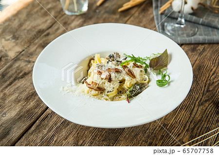 Italian pasta tagliatelle alfredo with mushrooms 65707758