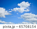 青空に広がる白い雲 65708154