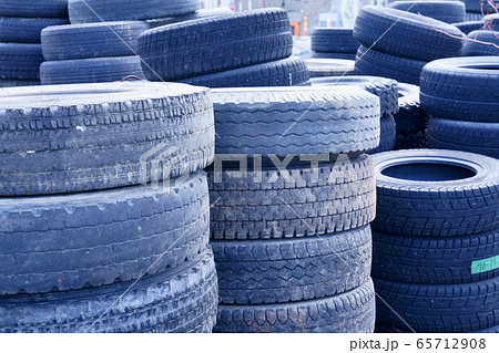 廃タイヤ 65712908
