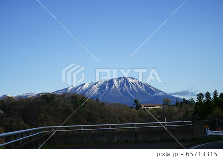 御所湖の春 65713315
