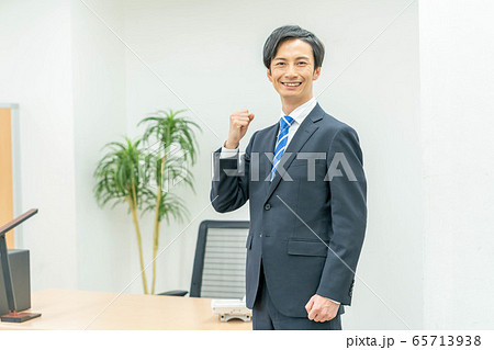 ビジネス　ビジネスイメージ　男性 65713938