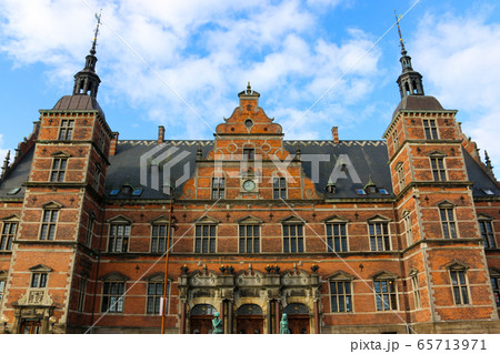 デンマーク　ヘルシンゲル駅 65713971