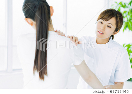 マッサージ　カウンセリング　整体　カイロプラクティック 65715446