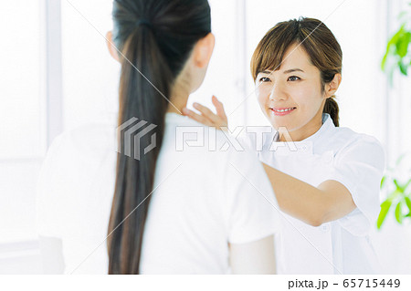 マッサージ　カウンセリング　整体　カイロプラクティック 65715449