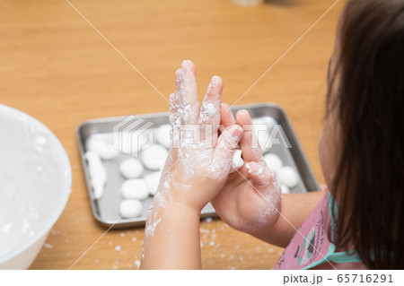 白玉団子作り 65716291