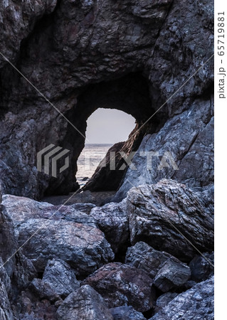 伊良湖岬日出の石門 65719881