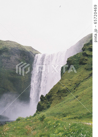 アイスランドの滝 65720469