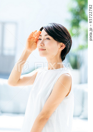 ミドルの女性 ミドルの女性 65722782