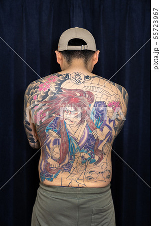 One Piece hats tattooed on the back.