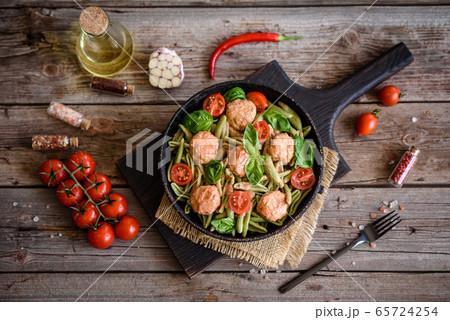 Delicious fresh pasta with meatballs Delicious fresh pasta with meatballs 65724254