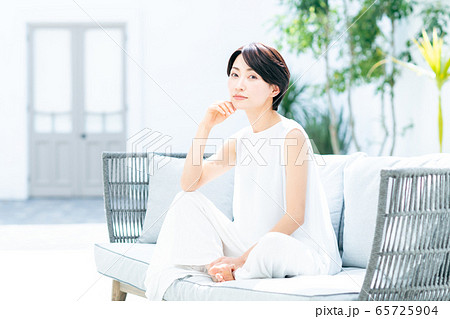 ミドルの女性 65725904