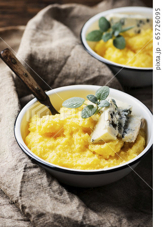 polenta with gorgonzola 65726095