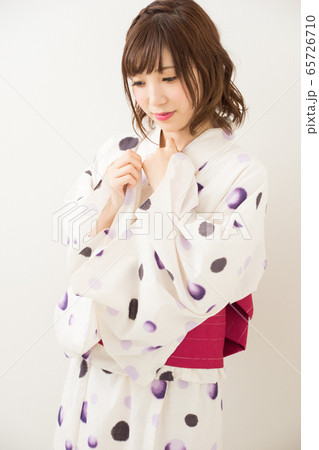浴衣の女性 65726710